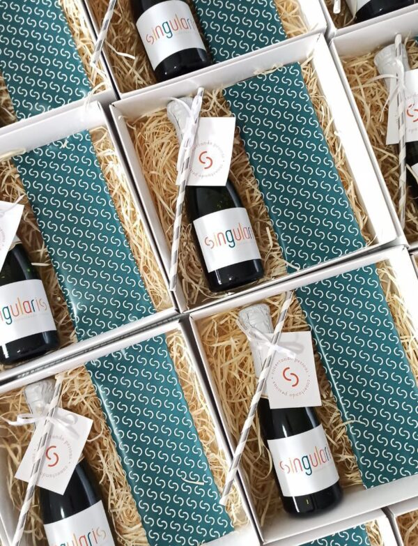 Presente Corporativo Espumante e Chocolate Personalizado | Estúdio Suspirar